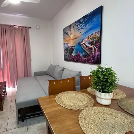 Apartment La *